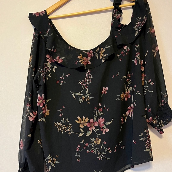 Reitmans off shoulder top - Picture 1 of 3